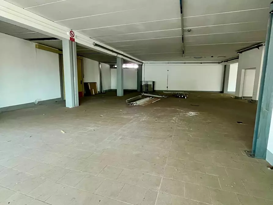 Immagine 25 di Capannone industriale in vendita  a Pescia
