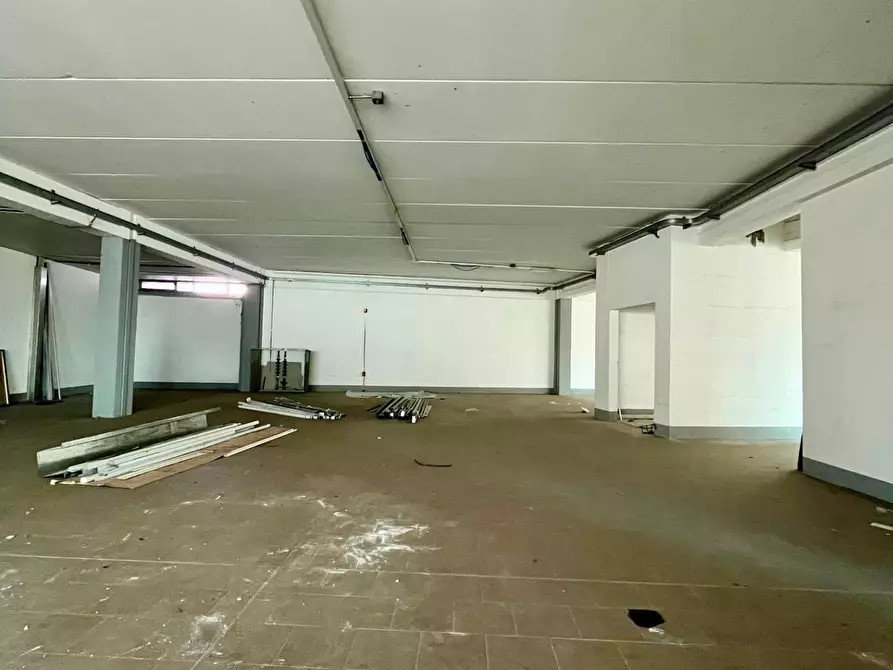 Immagine 11 di Capannone industriale in vendita  a Pescia