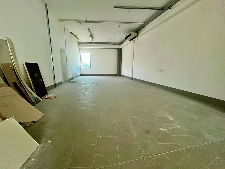 Immagine 9 di Capannone industriale in vendita  a Pescia