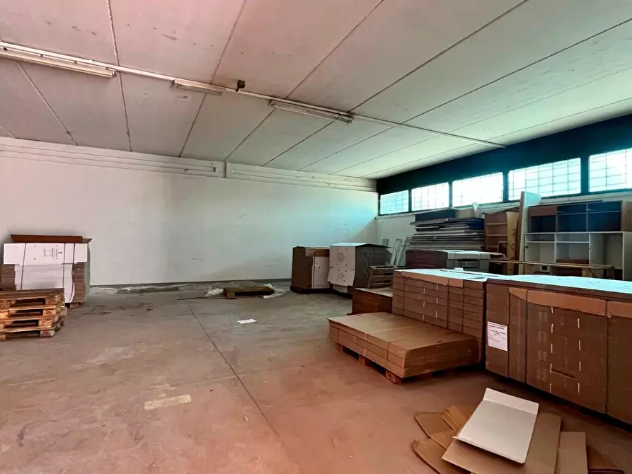 Immagine 27 di Capannone industriale in vendita  a Pescia