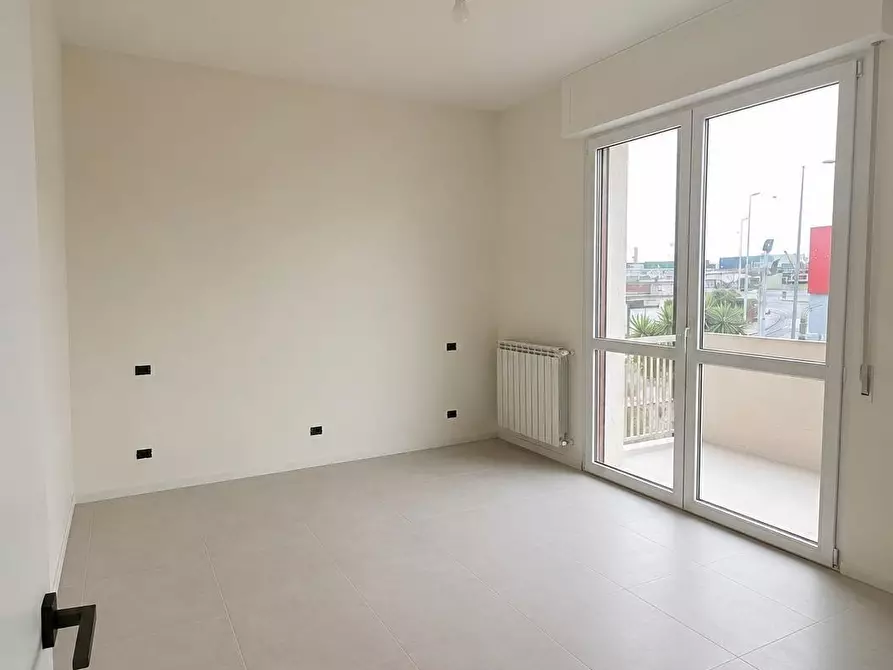 Immagine 3 di Appartamento in vendita  a Carrara