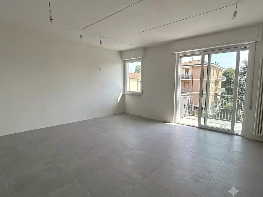 Immagine 1 di Appartamento in vendita  a Carrara