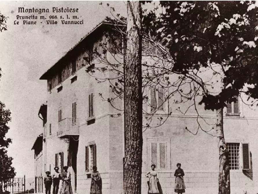 Immagine 1 di Villa in vendita  a San Marcello Piteglio