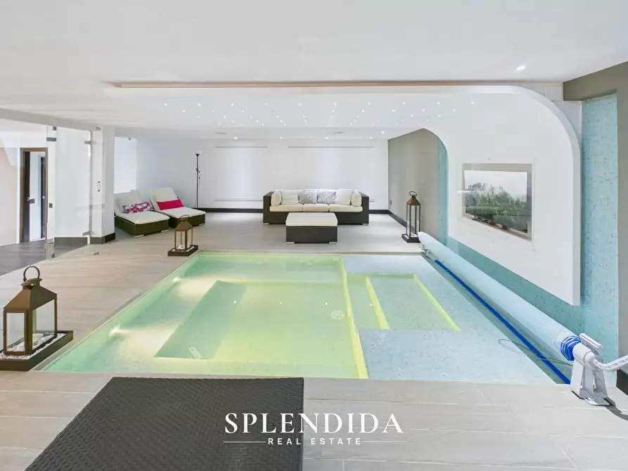 Immagine 4 di Villa in vendita  a Forte Dei Marmi