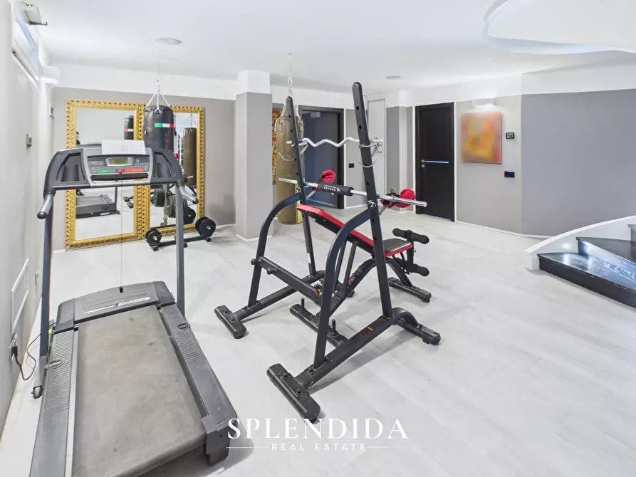 Immagine 13 di Villa in vendita  a Forte Dei Marmi
