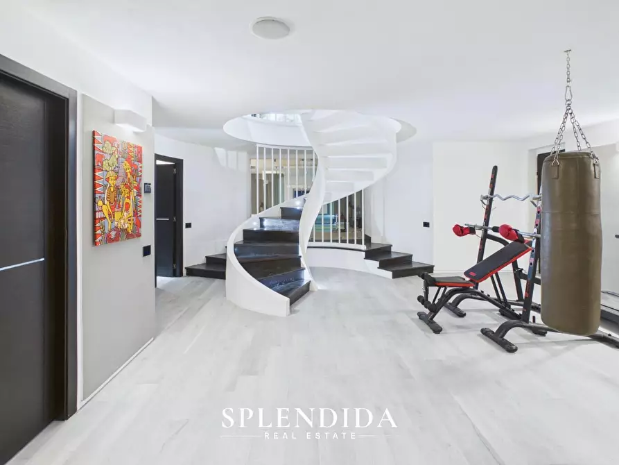Immagine 11 di Villa in vendita  a Forte Dei Marmi