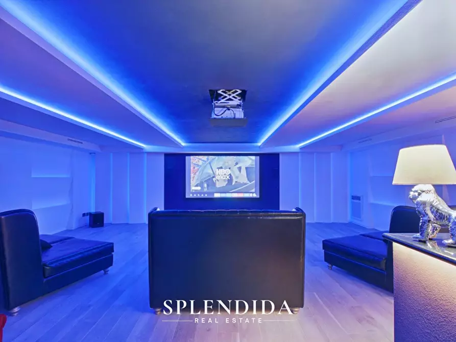 Immagine 8 di Villa in vendita  a Forte Dei Marmi