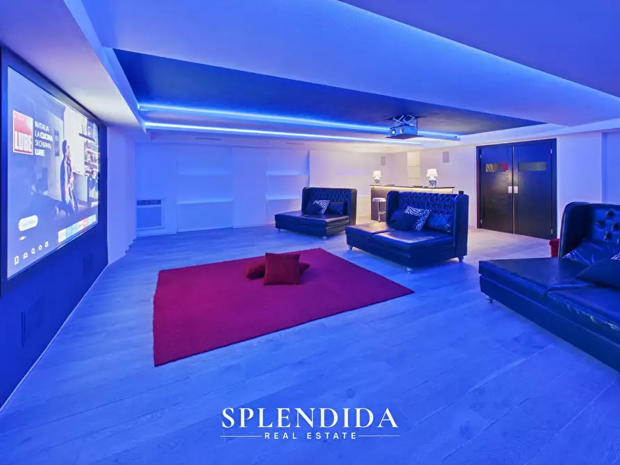 Immagine 7 di Villa in vendita  a Forte Dei Marmi