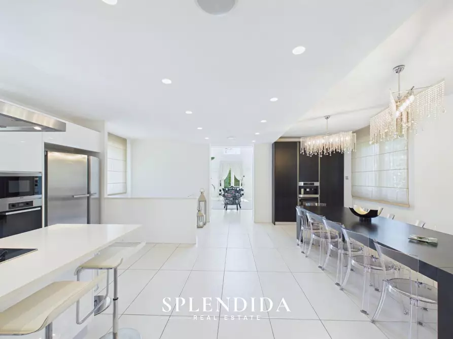 Immagine 26 di Villa in vendita  a Forte Dei Marmi