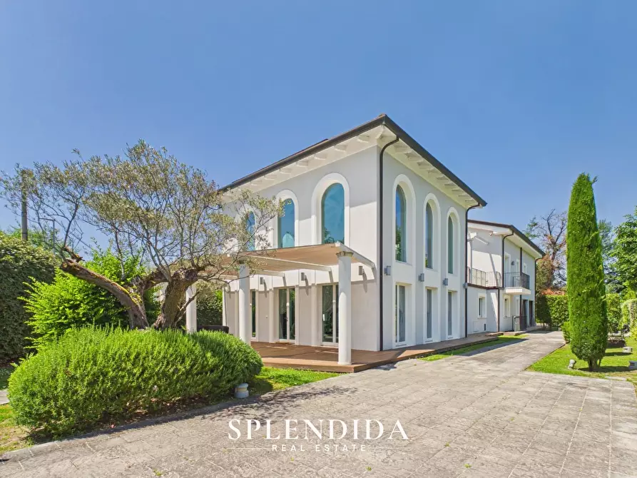 Immagine 70 di Villa in vendita  a Forte Dei Marmi