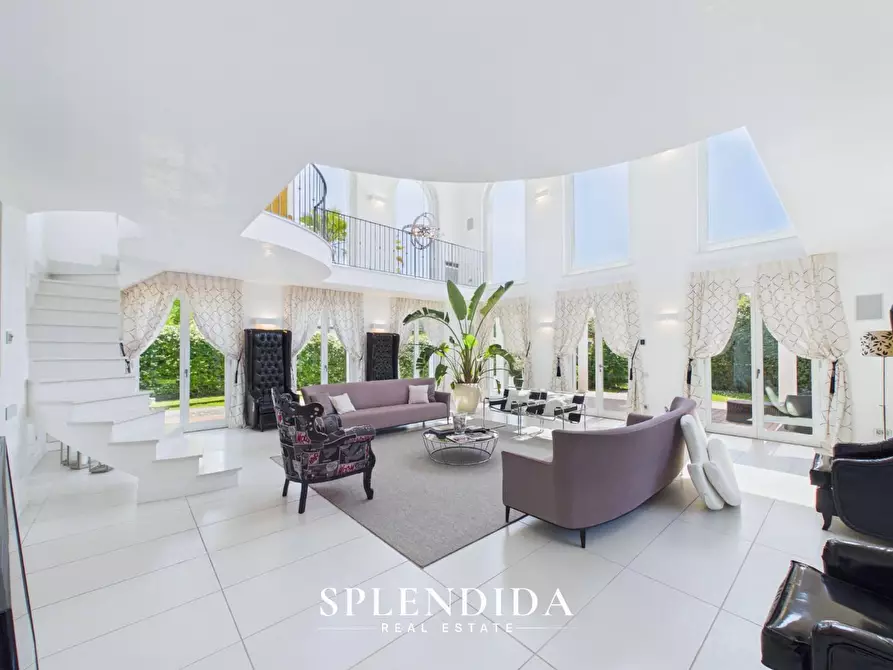 Immagine 22 di Villa in vendita  a Forte Dei Marmi