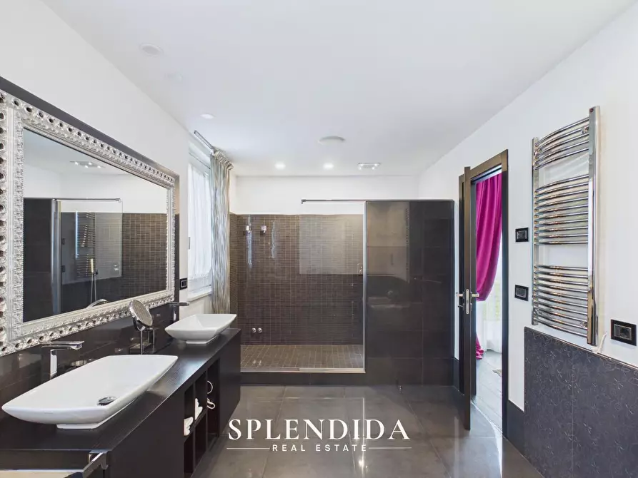 Immagine 44 di Villa in vendita  a Forte Dei Marmi