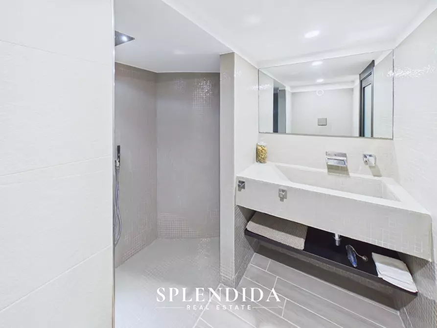 Immagine 6 di Villa in vendita  a Forte Dei Marmi