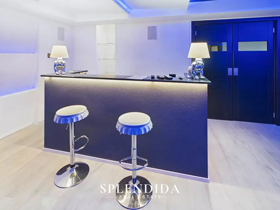 Immagine 9 di Villa in vendita  a Forte Dei Marmi