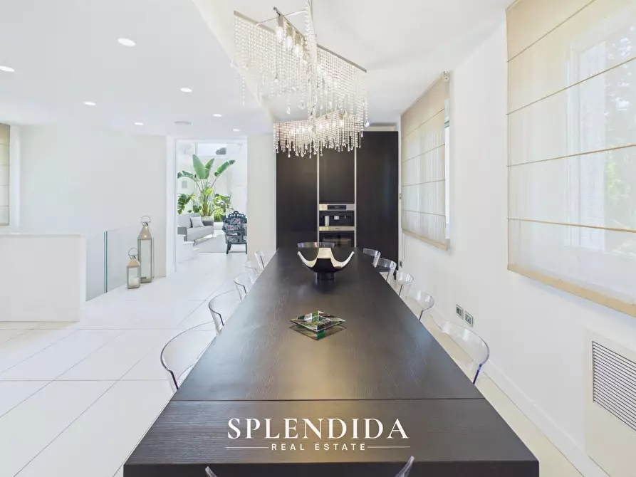 Immagine 25 di Villa in vendita  a Forte Dei Marmi