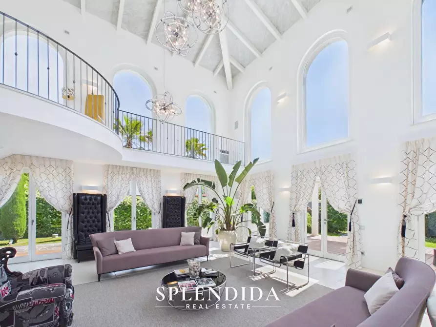 Immagine 23 di Villa in vendita  a Forte Dei Marmi