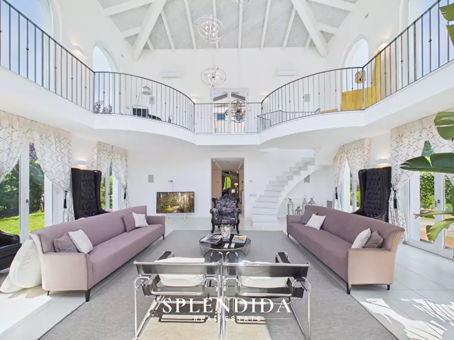 Immagine 17 di Villa in vendita  a Forte Dei Marmi