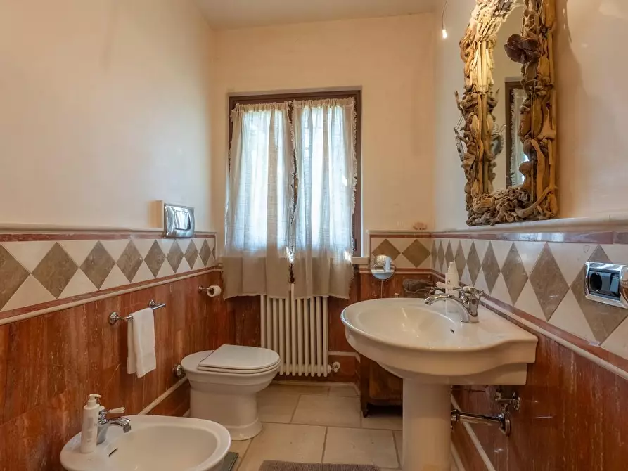 Immagine 36 di Villa in vendita  a Pietrasanta