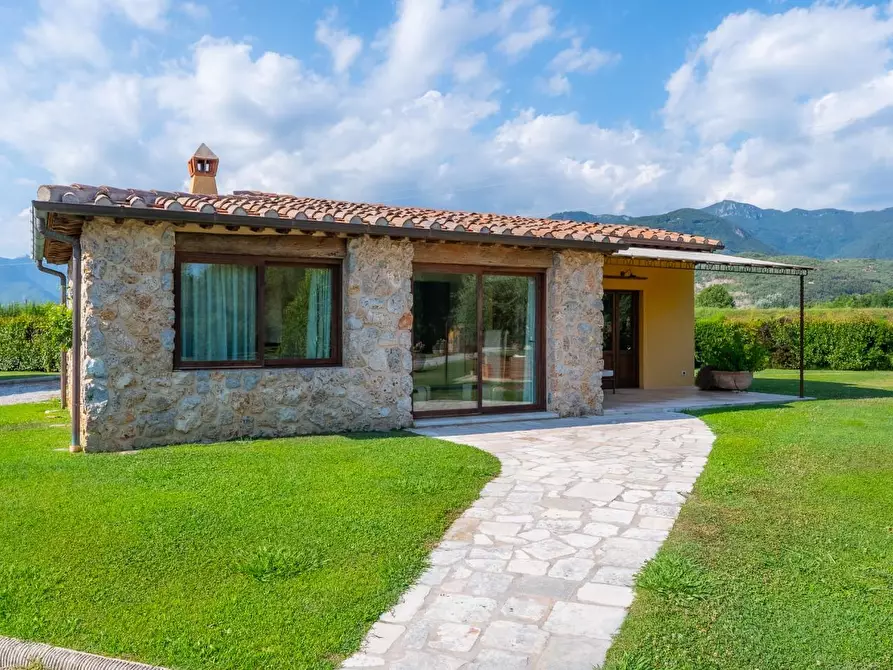 Immagine 12 di Villa in vendita  a Pietrasanta