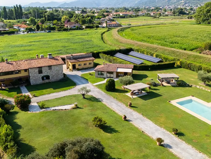 Immagine 1 di Villa in vendita  a Pietrasanta