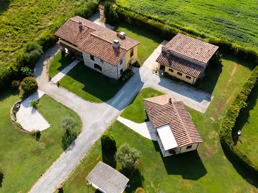 Immagine 2 di Villa in vendita  a Pietrasanta