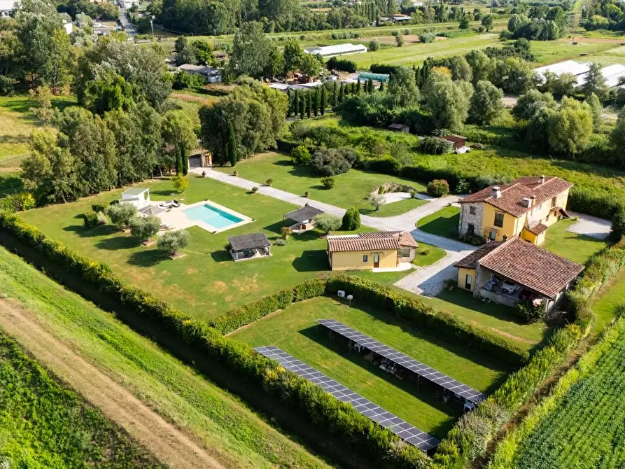 Immagine 4 di Villa in vendita  a Pietrasanta