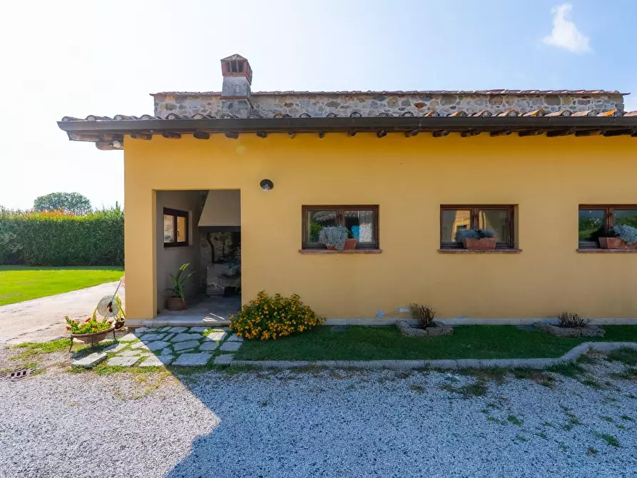 Immagine 9 di Villa in vendita  a Pietrasanta