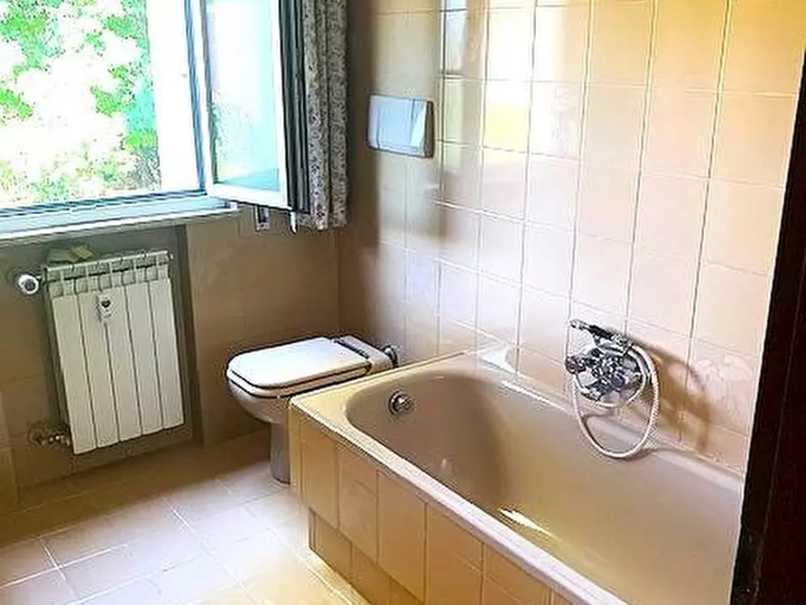 Immagine 12 di Appartamento in vendita  a Montecatini Terme