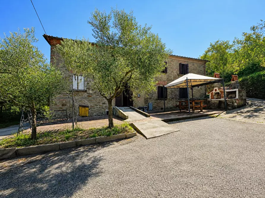Immagine 1 di Casa colonica in vendita  a Larciano
