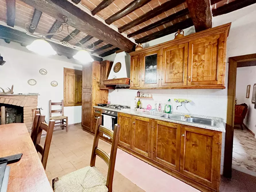 Immagine 7 di Casa colonica in vendita  a Larciano