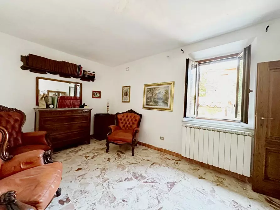 Immagine 10 di Casa colonica in vendita  a Larciano