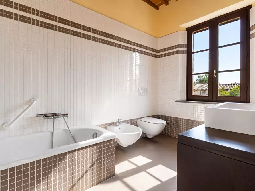 Immagine 18 di Rustico / casale in vendita  a Cascina