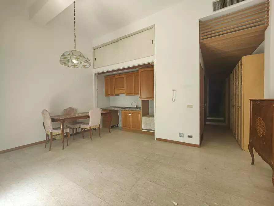 Immagine 11 di Appartamento in vendita  a Viareggio