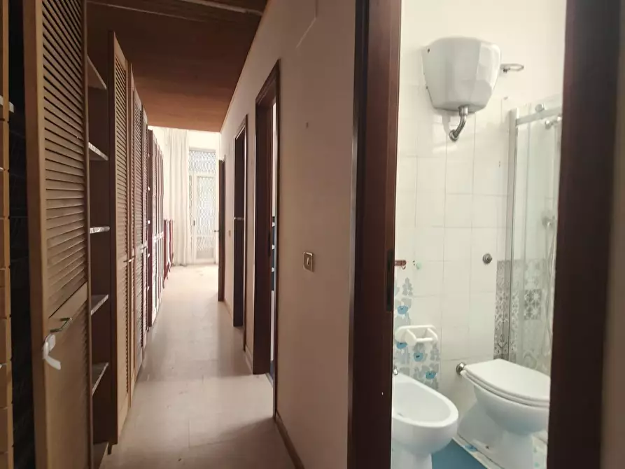 Immagine 18 di Appartamento in vendita  a Viareggio