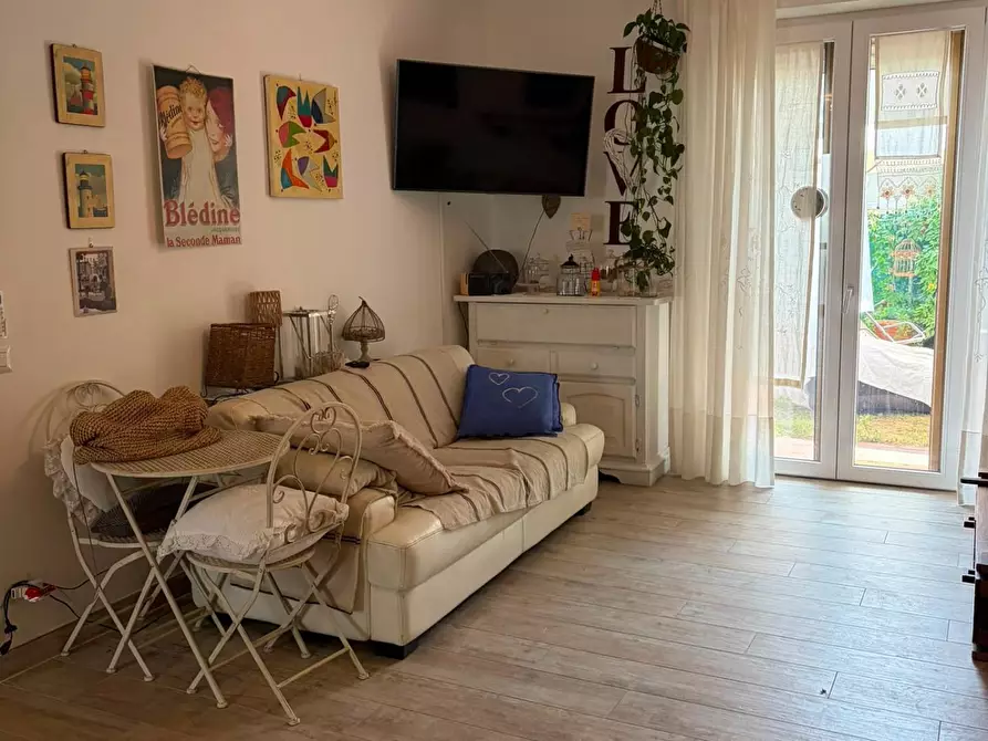 Immagine 4 di Appartamento in vendita  a Massa
