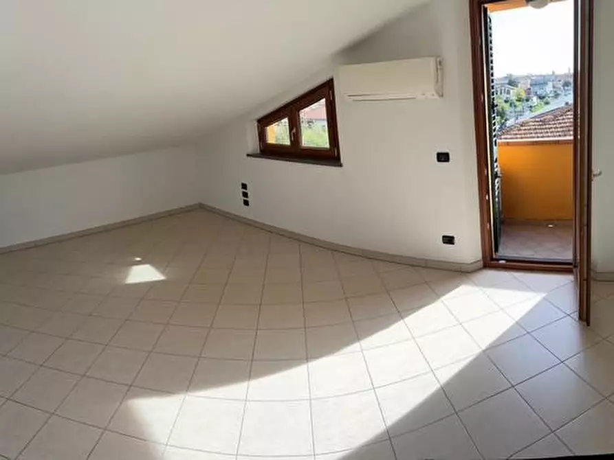 Immagine 21 di Appartamento in affitto  a Lucca