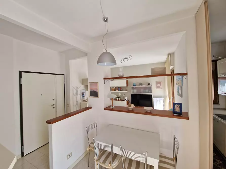 Immagine 2 di Appartamento in vendita  a Carrara