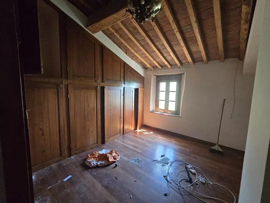 Immagine 21 di Casa colonica in vendita  a Vicopisano