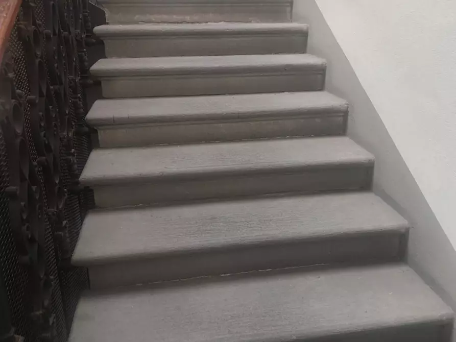 Immagine 59 di Appartamento in vendita  a Lucca