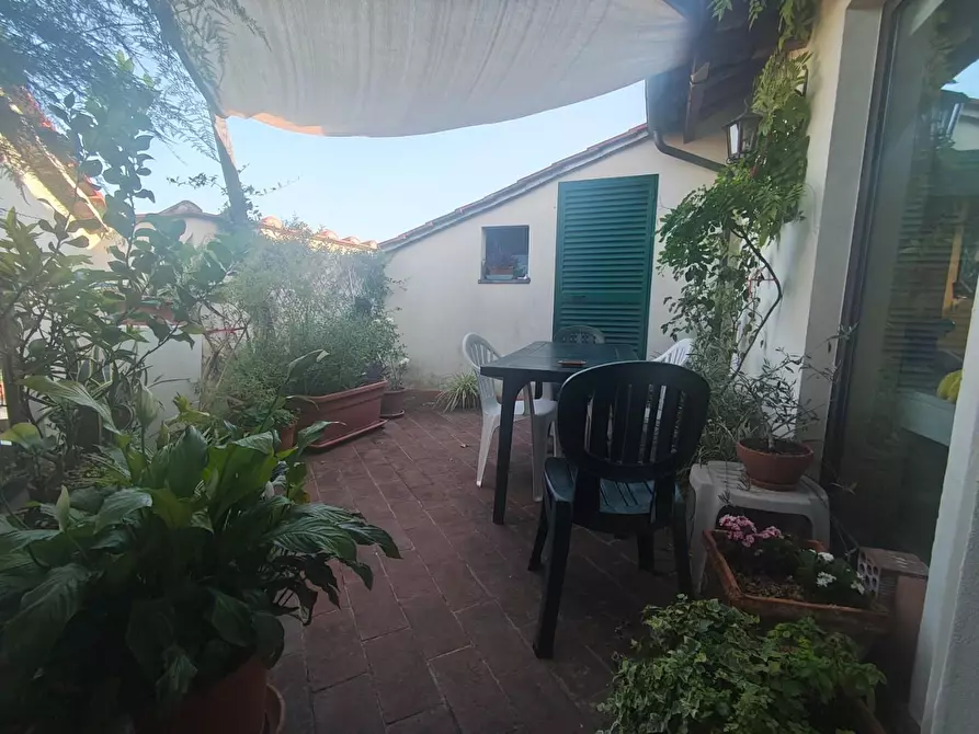 Immagine 61 di Appartamento in vendita  a Lucca
