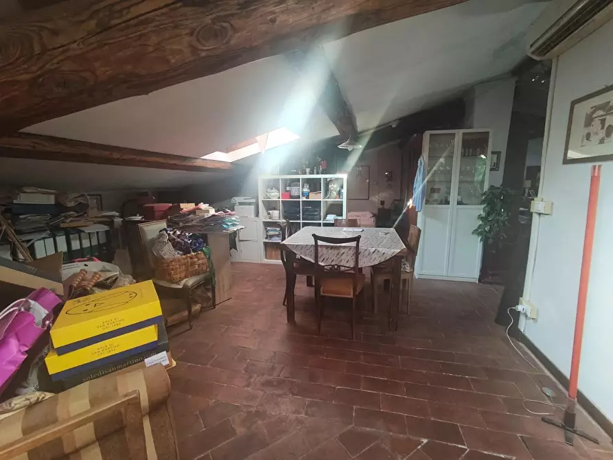 Immagine 69 di Appartamento in vendita  a Lucca