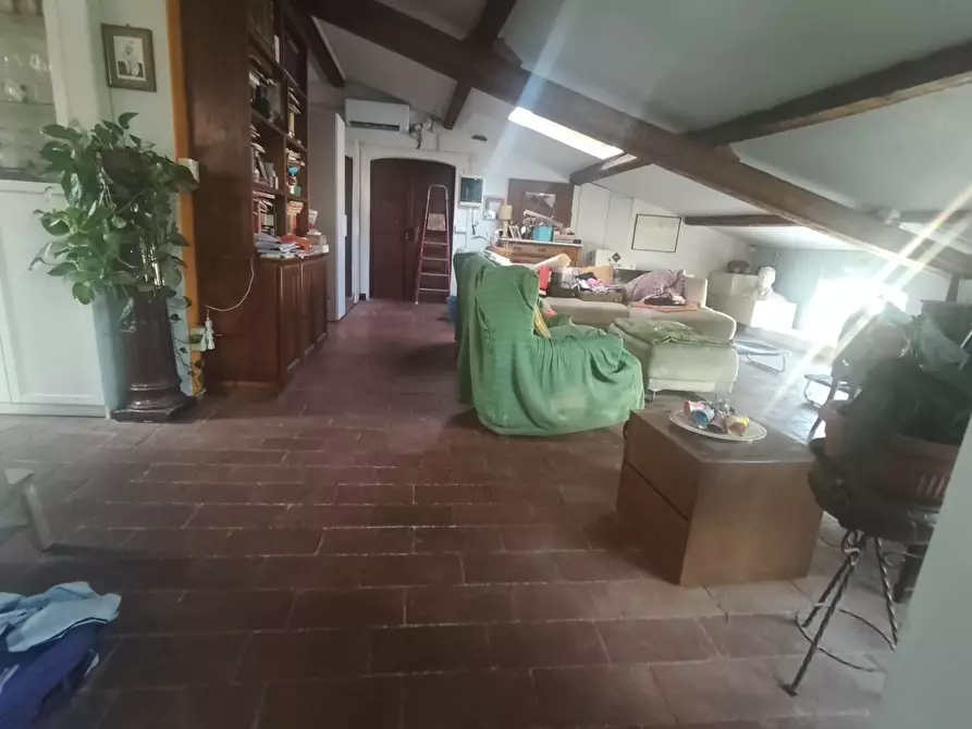 Immagine 76 di Appartamento in vendita  a Lucca