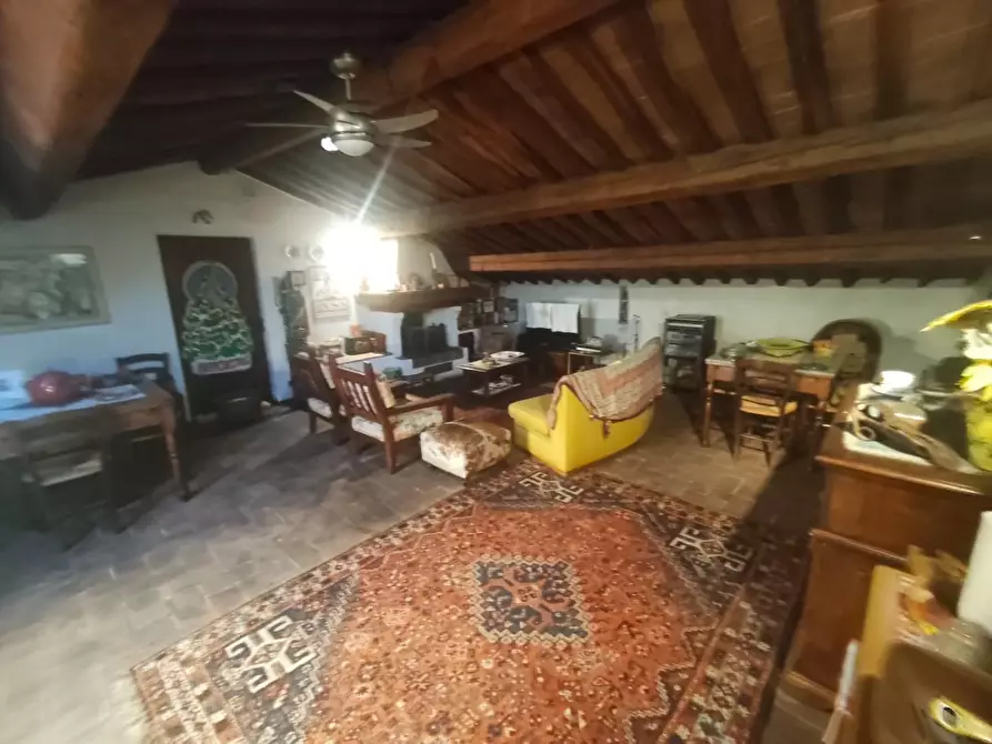 Immagine 17 di Appartamento in vendita  a Lucca