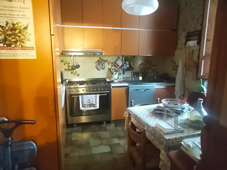 Immagine 55 di Appartamento in vendita  a Lucca