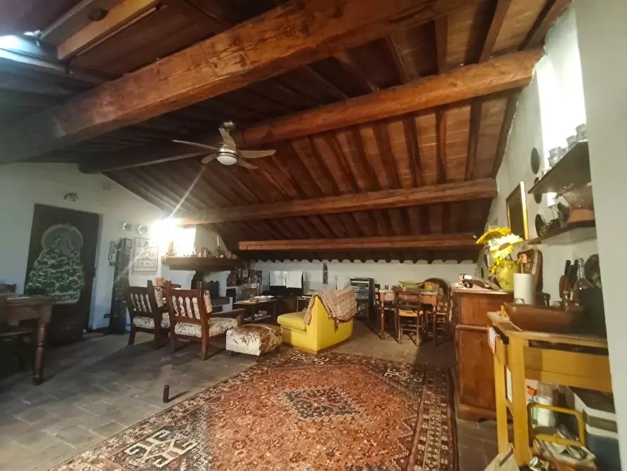 Immagine 13 di Appartamento in vendita  a Lucca