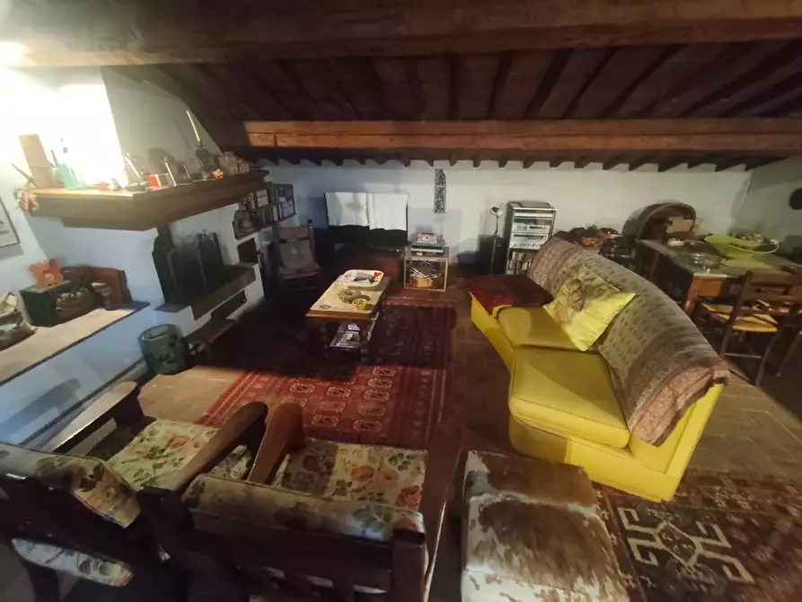 Immagine 10 di Appartamento in vendita  a Lucca