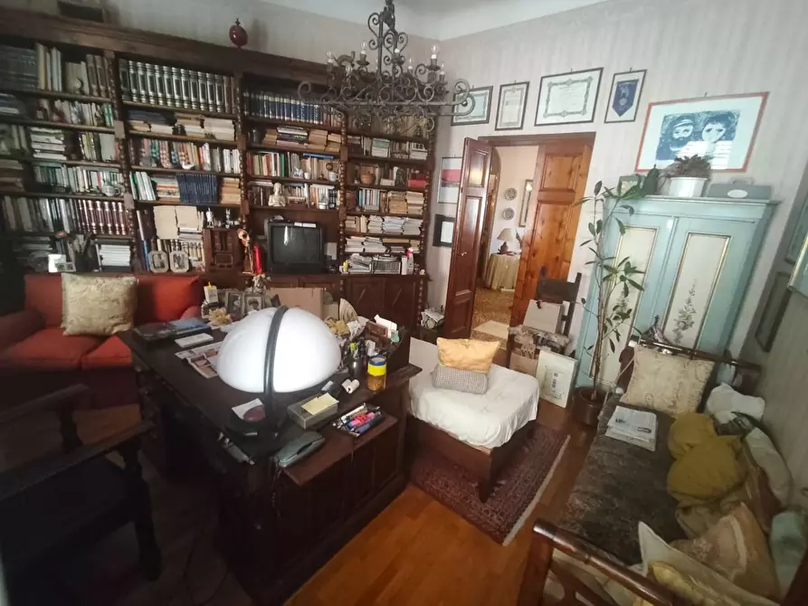 Immagine 40 di Appartamento in vendita  a Lucca