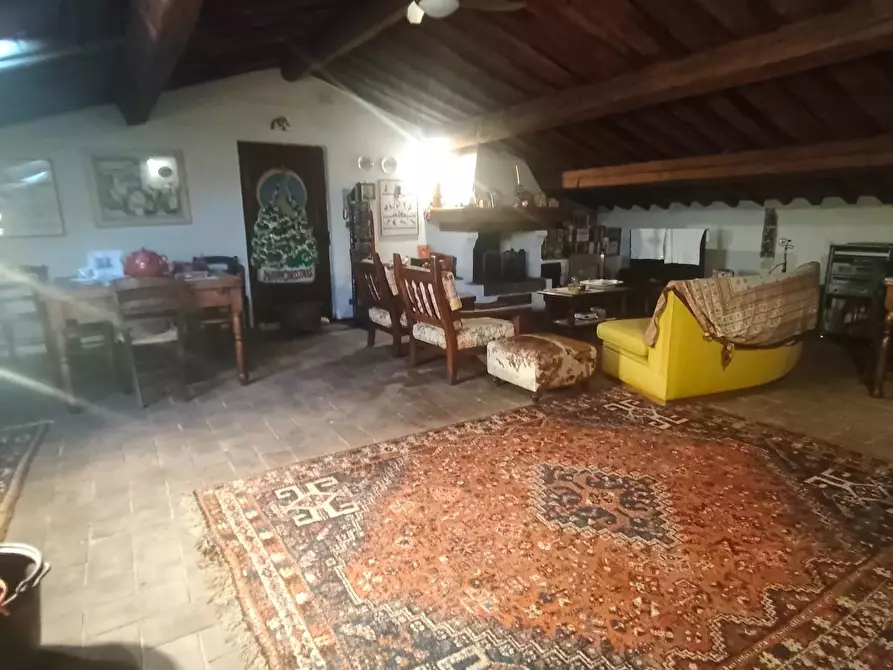 Immagine 16 di Appartamento in vendita  a Lucca