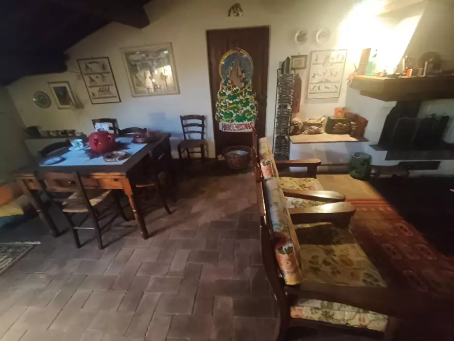 Immagine 11 di Appartamento in vendita  a Lucca