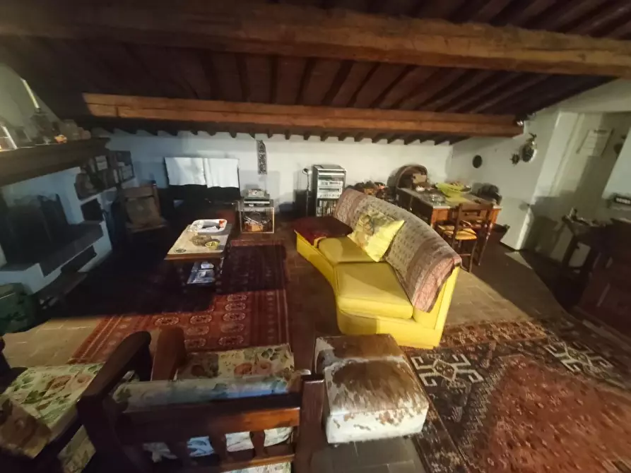 Immagine 7 di Appartamento in vendita  a Lucca